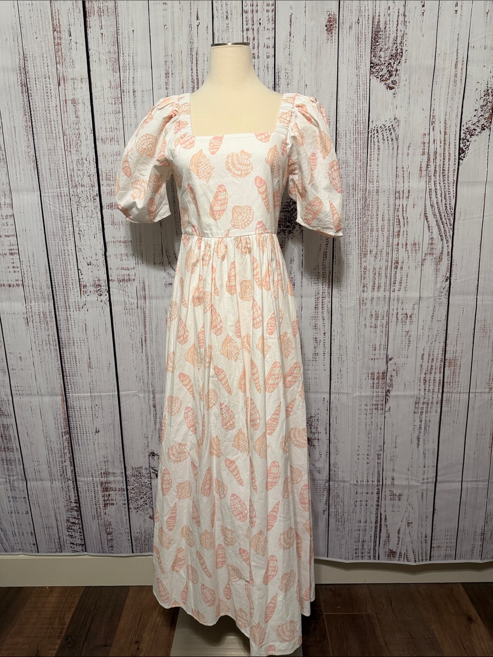 Sail‎ to Sable White Maxi Dress with Peach Shell Motif and Puff Sleeves